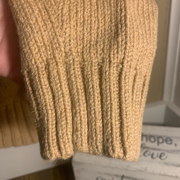 Ralph Lauren men’s medium nice heavy sweater. Tan